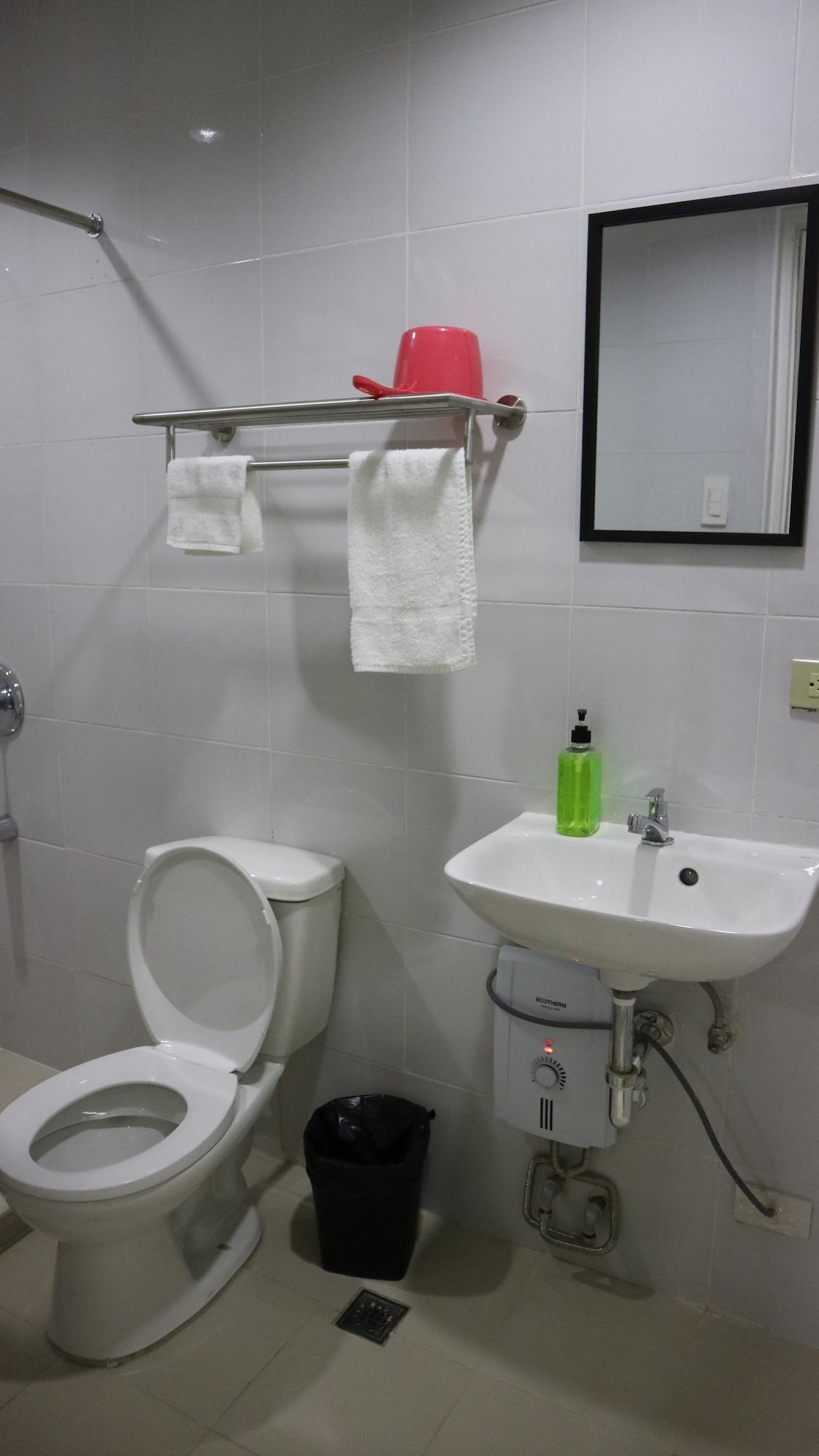 Doniti Suites And Events Place Mandaluyong Exteriör bild
