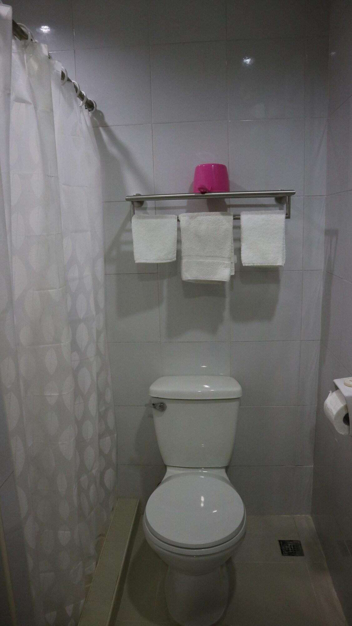 Doniti Suites And Events Place Mandaluyong Exteriör bild