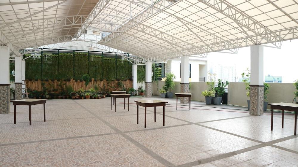 Doniti Suites And Events Place Mandaluyong Exteriör bild